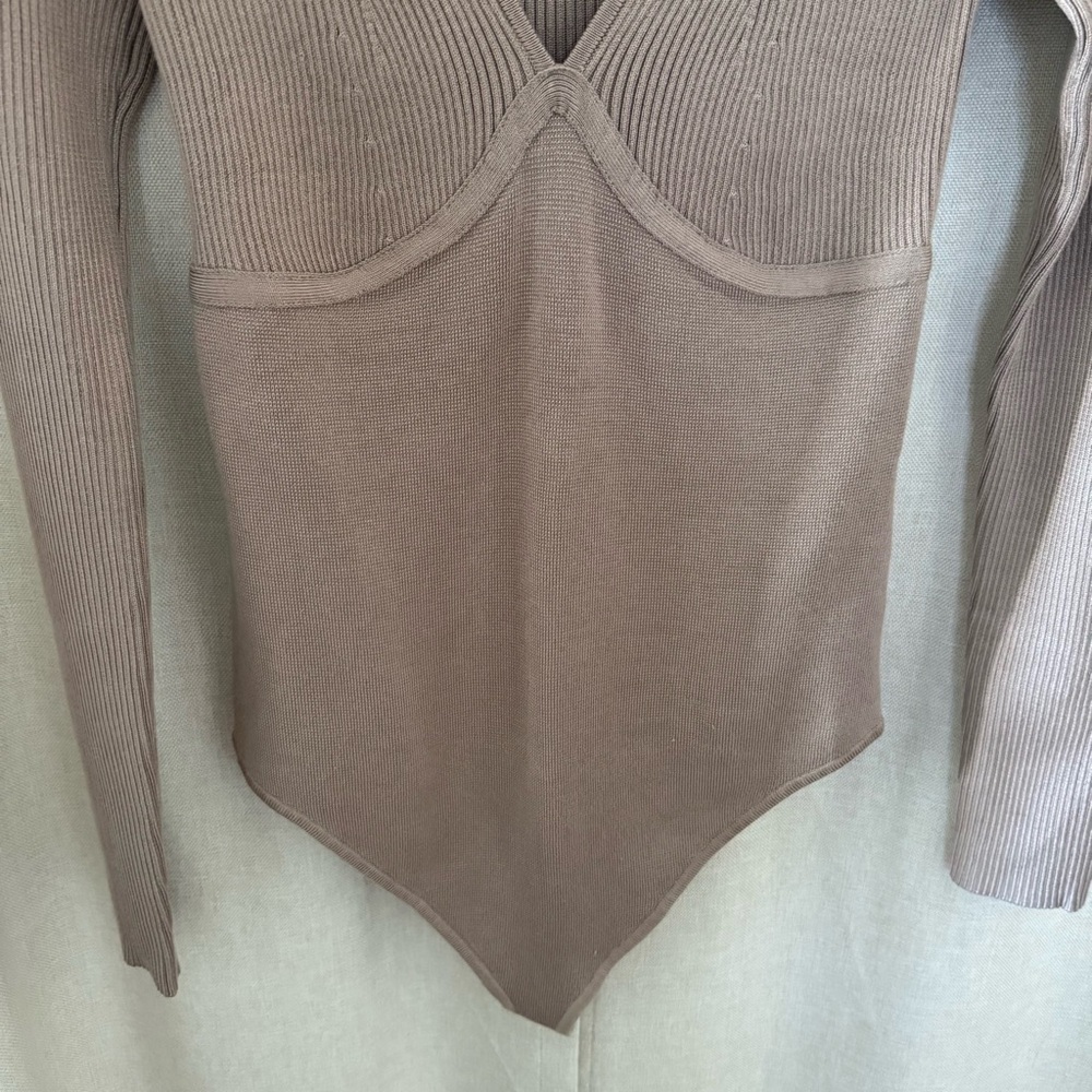 Abercrombie & Fitch Ribbed Knit Long Sleeve Bodysuit (M) - Picture 3 of 5